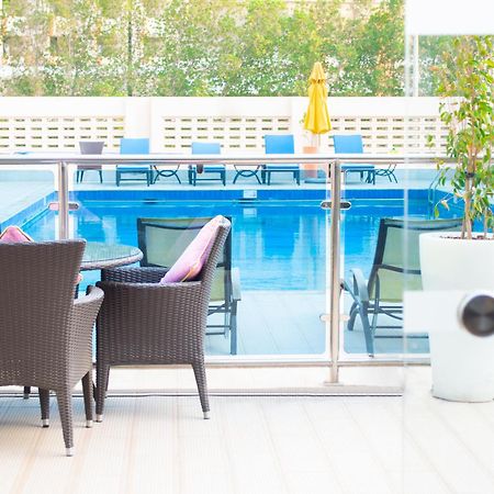 คราวน์ พลาซา เจดดาห์ Hotel ภายนอก รูปภาพ The pool at the hotel