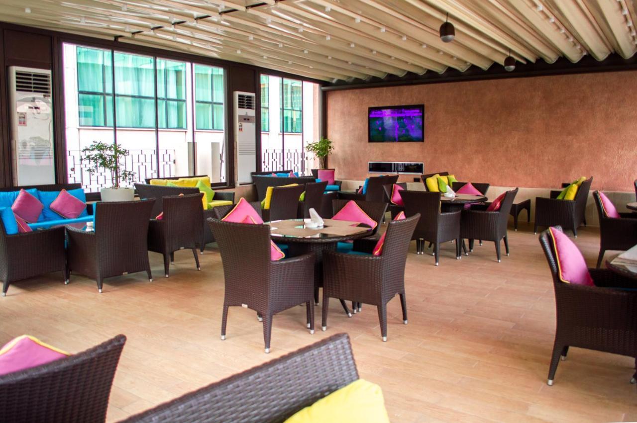 คราวน์ พลาซา เจดดาห์ Hotel ภายนอก รูปภาพ The Sky Bar