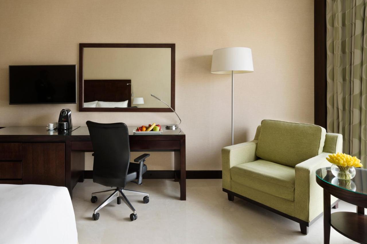 คราวน์ พลาซา เจดดาห์ Hotel ภายนอก รูปภาพ A room at the hotel