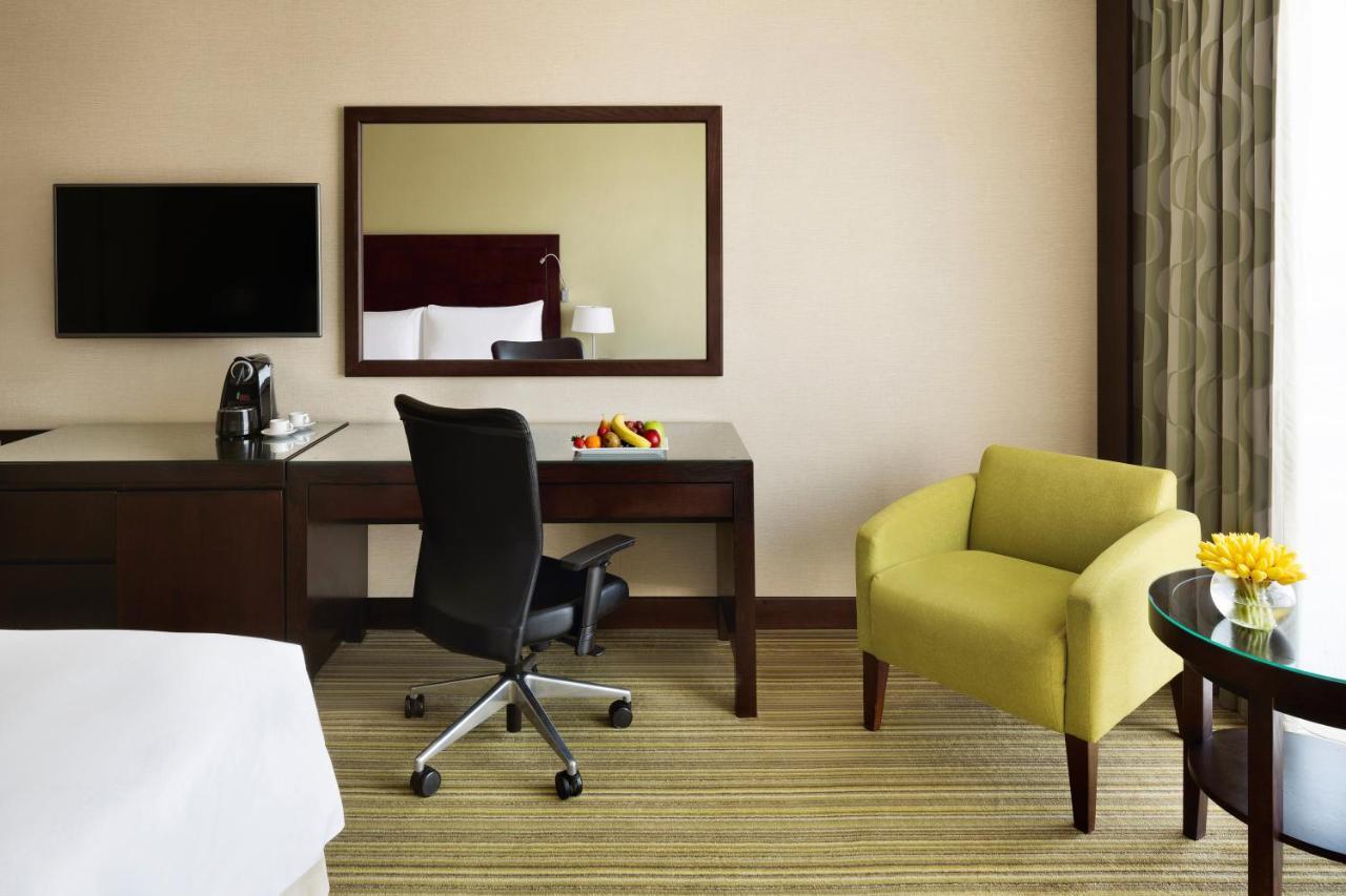 คราวน์ พลาซา เจดดาห์ Hotel ภายนอก รูปภาพ A room at the hotel