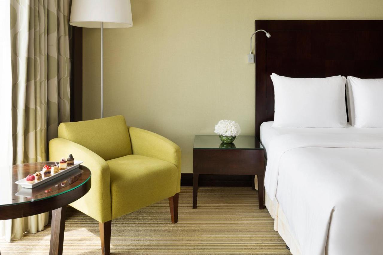 คราวน์ พลาซา เจดดาห์ Hotel ภายนอก รูปภาพ A room at the hotel
