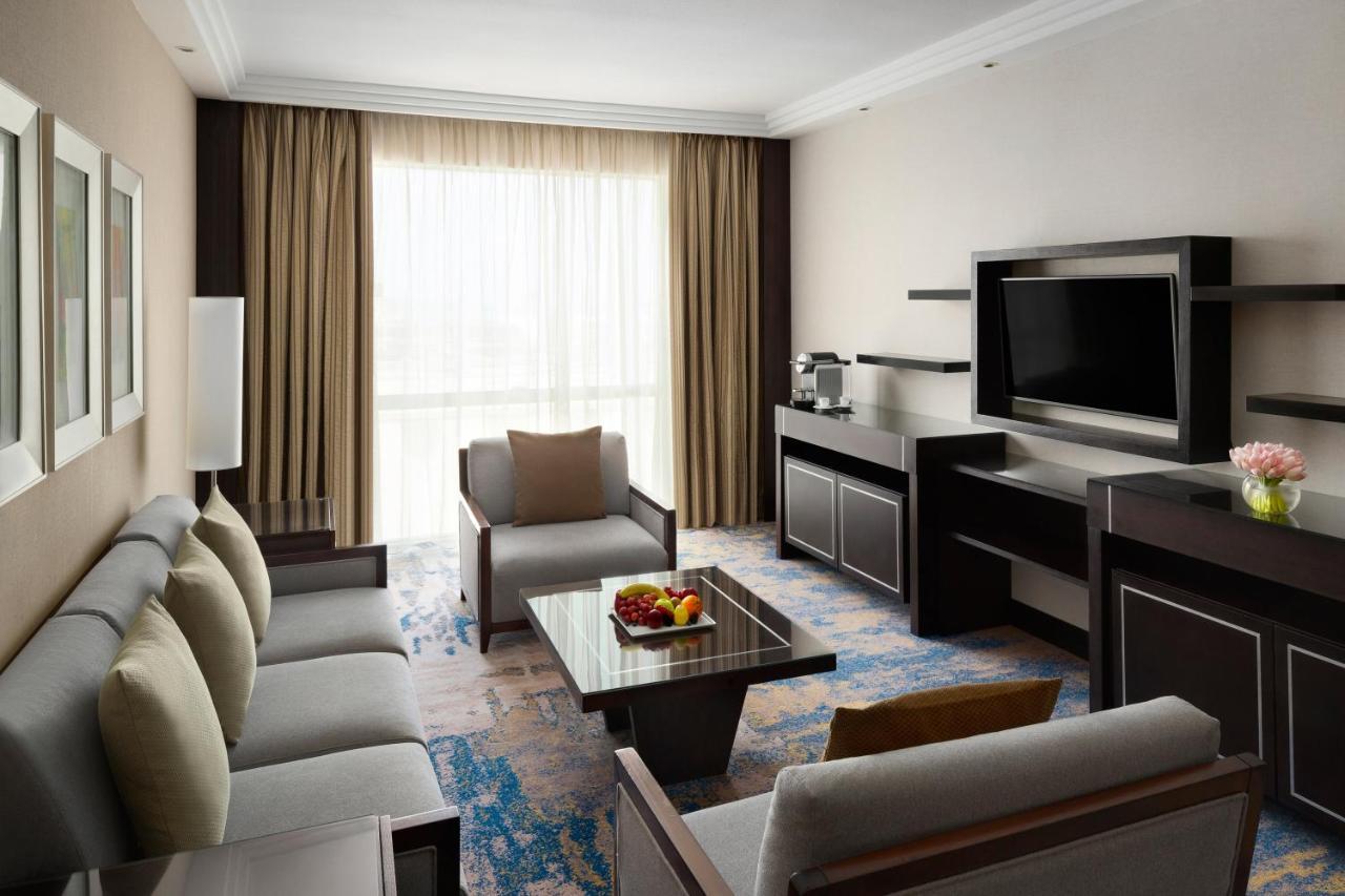 คราวน์ พลาซา เจดดาห์ Hotel ภายนอก รูปภาพ Living room