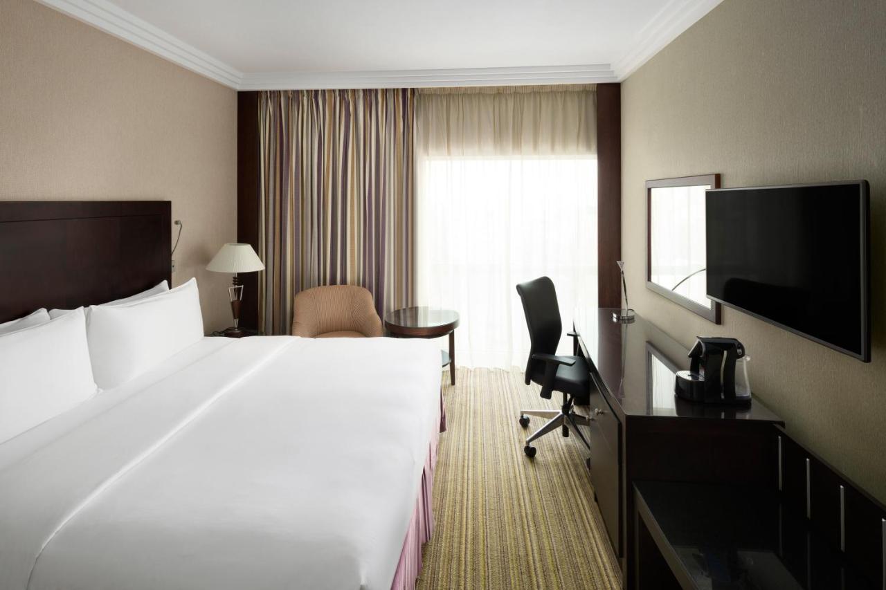 คราวน์ พลาซา เจดดาห์ Hotel ภายนอก รูปภาพ A typical room at the hotel