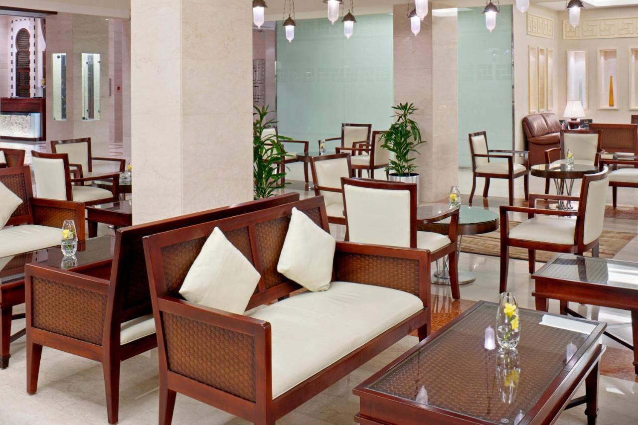 คราวน์ พลาซา เจดดาห์ Hotel ภายนอก รูปภาพ The lounge at the airport