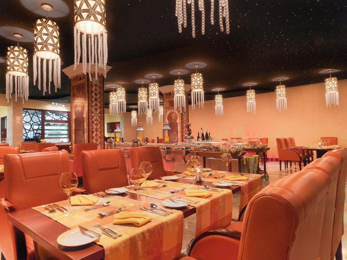 คราวน์ พลาซา เจดดาห์ Hotel ภายนอก รูปภาพ The restaurant