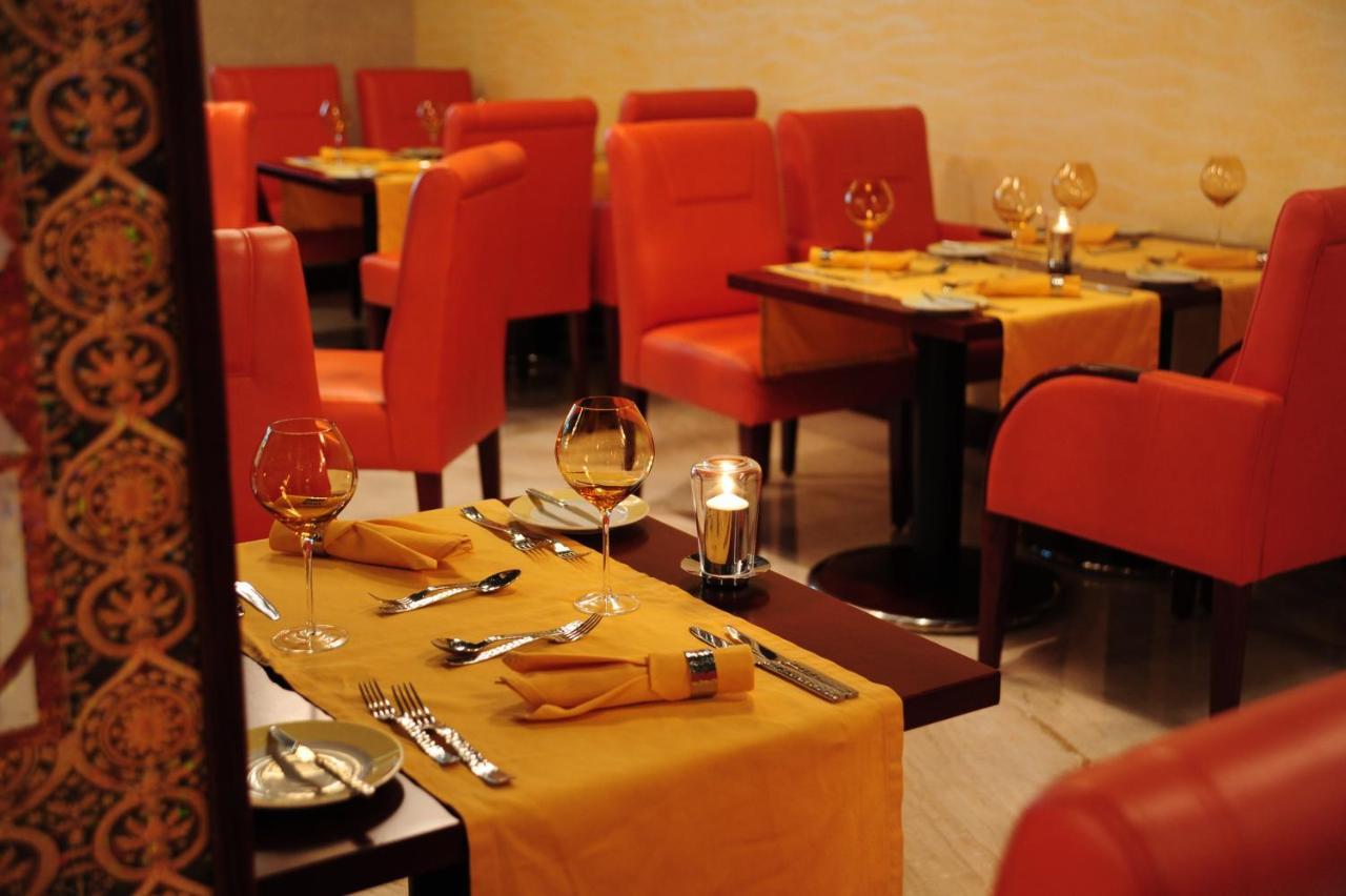 คราวน์ พลาซา เจดดาห์ Hotel ภายนอก รูปภาพ Restaurant interior