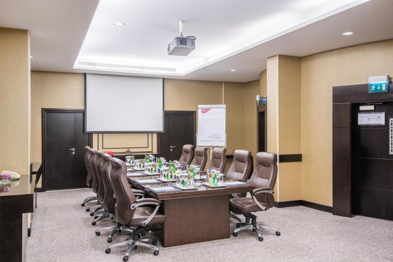 คราวน์ พลาซา เจดดาห์ Hotel ภายนอก รูปภาพ Meeting room