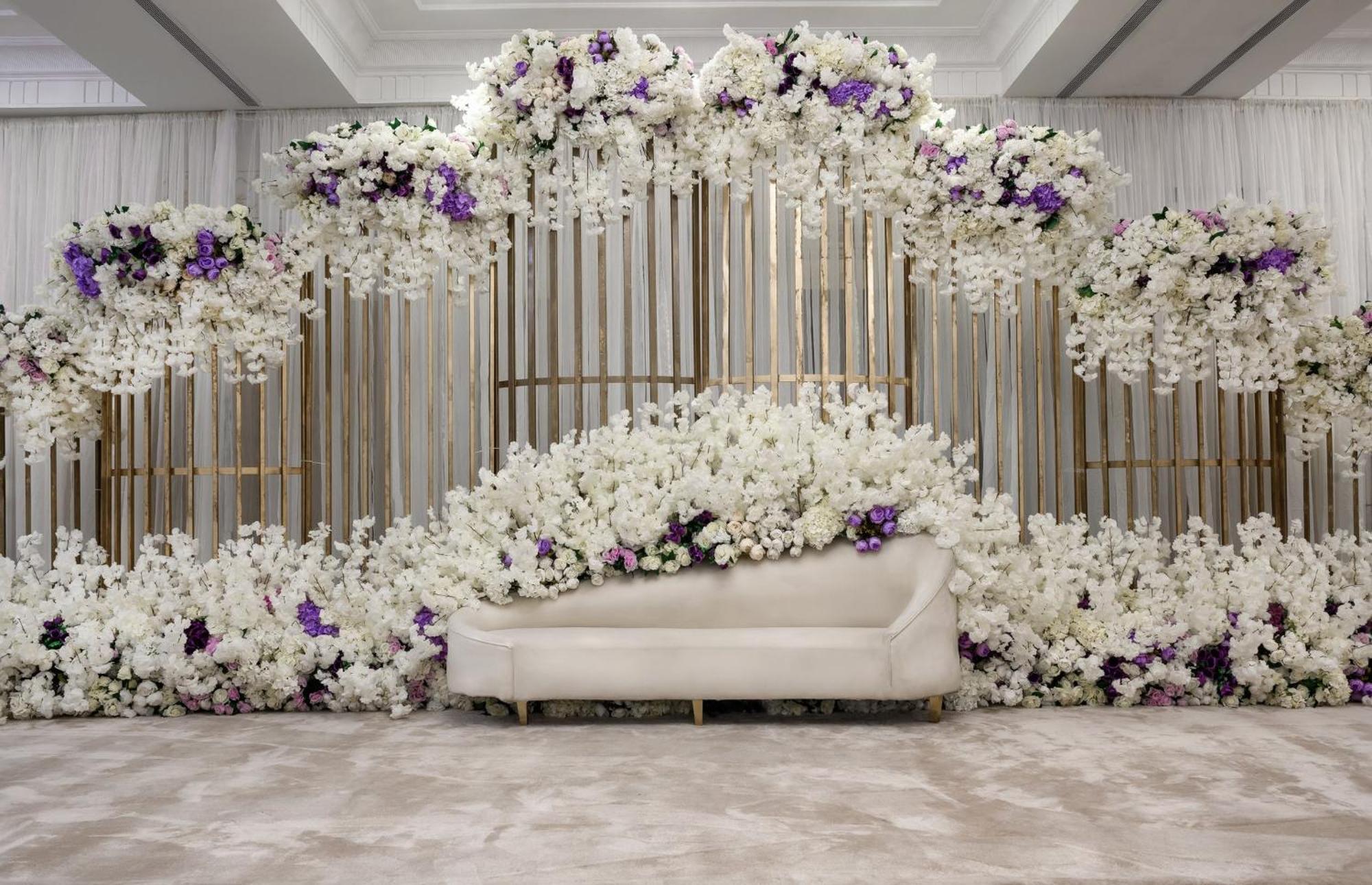 คราวน์ พลาซา เจดดาห์ Hotel ภายนอก รูปภาพ A modern Malay wedding dais